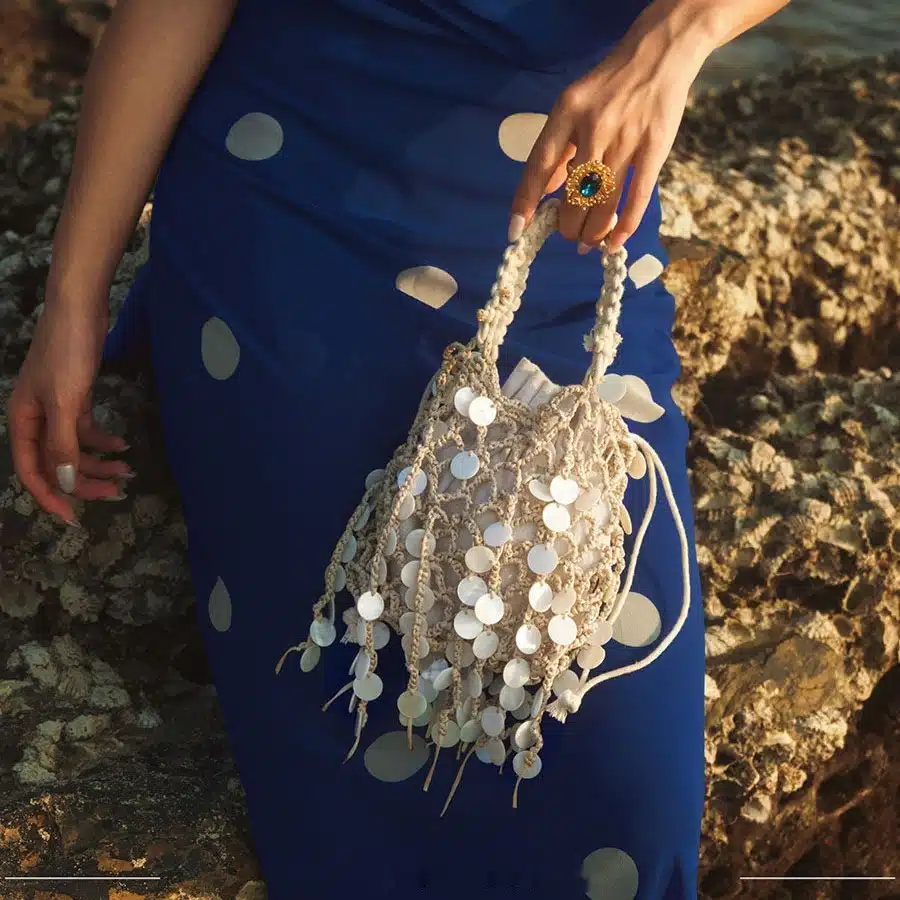 849b78a5-9f75-4e57-ba7f-c52d0a65e5be_fine.jpeg French-Style Retro Sequined Woven Shell Bag with Tassel front view