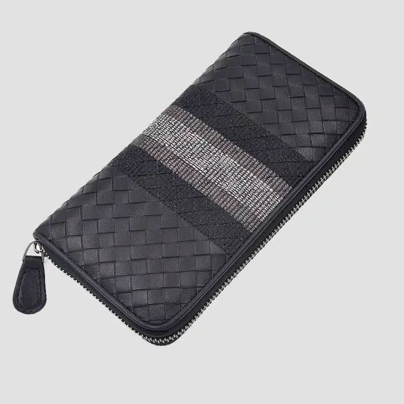 d34a66c4-fae8-445b-9734-bfc4df2a7035.jpg Leather Capacity Card Wallet front view