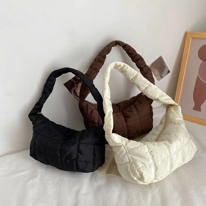d5614629-aa1d-41d6-9773-a40a90120957.jpg Pleated Underarm Shoulder Bag front view